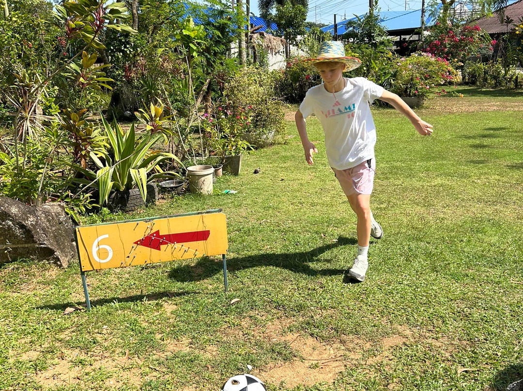 普吉岛疯狂足球高尔夫-芭东海滩必去景点