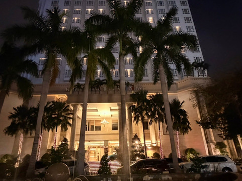 新山一西贡酒店主图