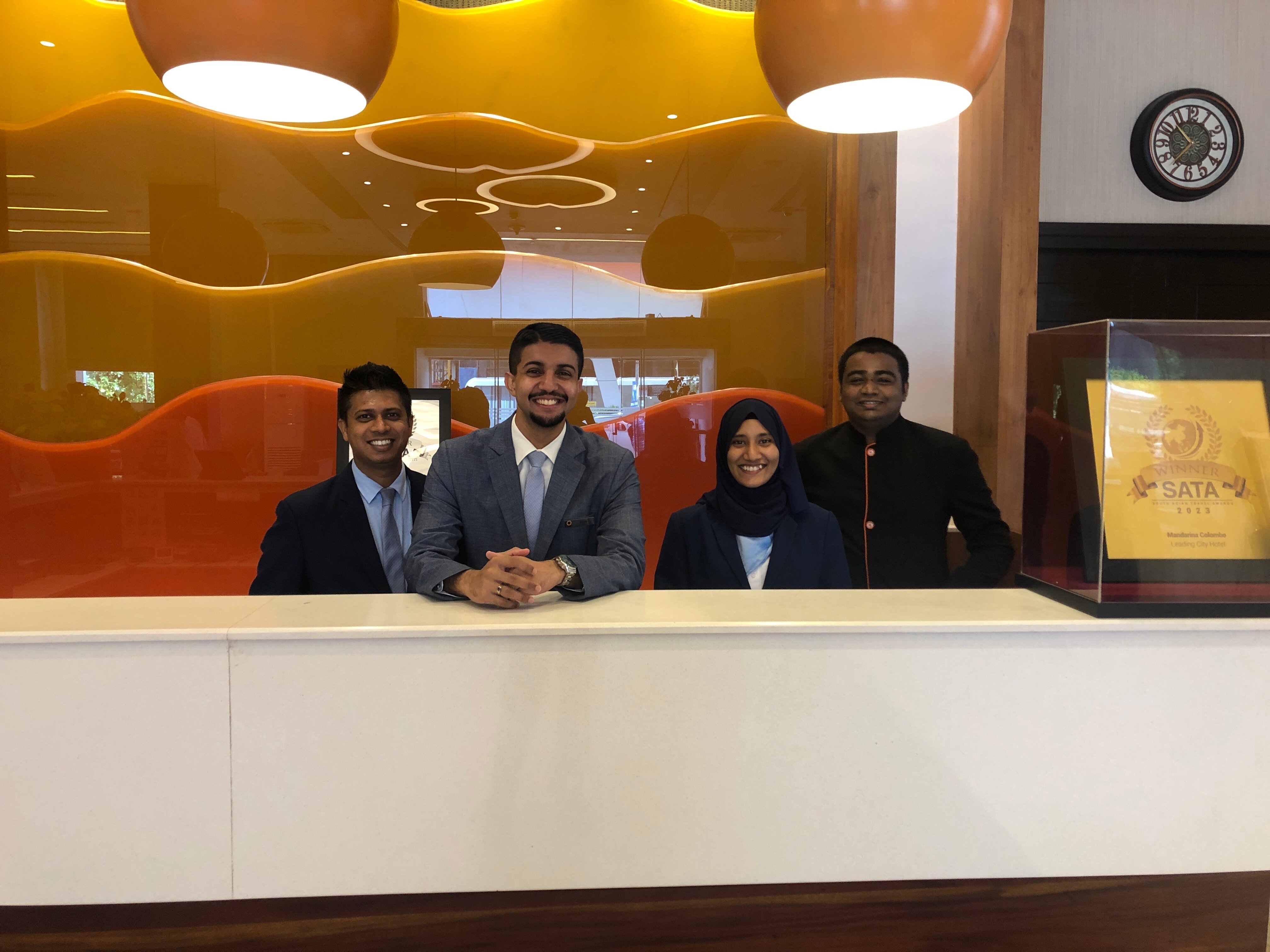 Mandarina Colombo-官方