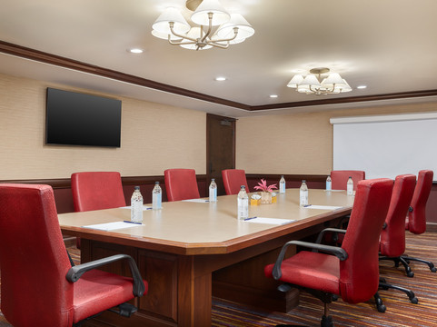 DoubleTree by Hilton Hotel Cincinnati Airport主图