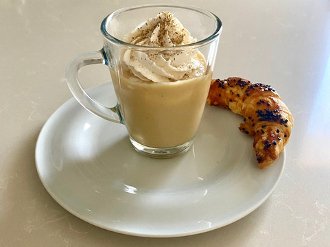 LUISTERIA Home Restaurant