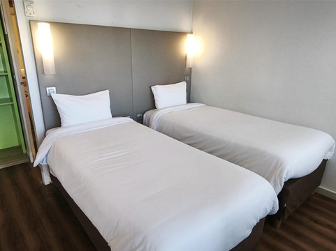 康铂贝济耶酒店