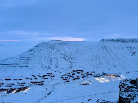 Svalbard Wildlife Expeditions-朗伊尔城必去景点