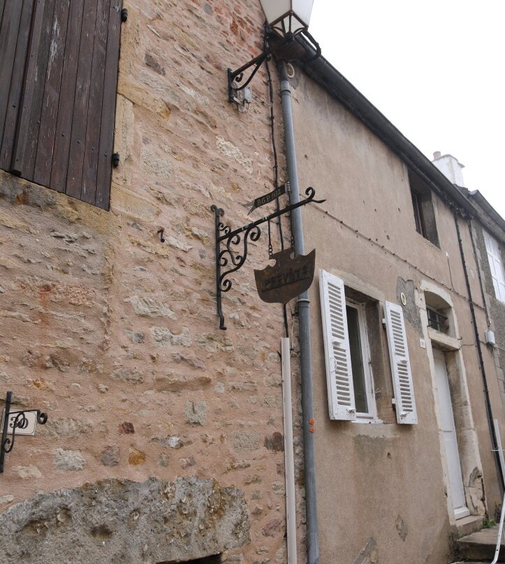 Tour Perrault-Buxy必去景点