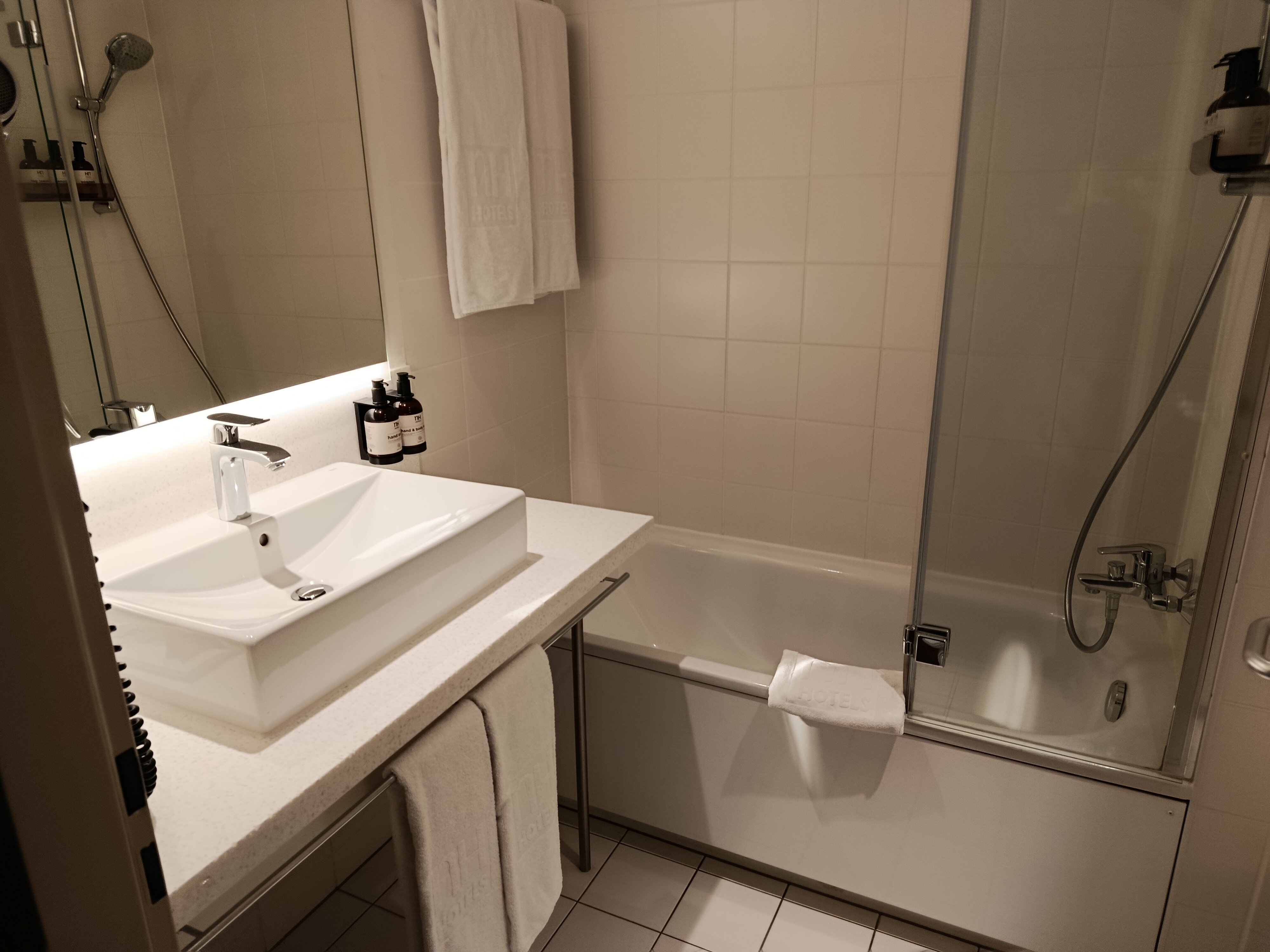 汉堡阿尔托纳NH酒店-浴室