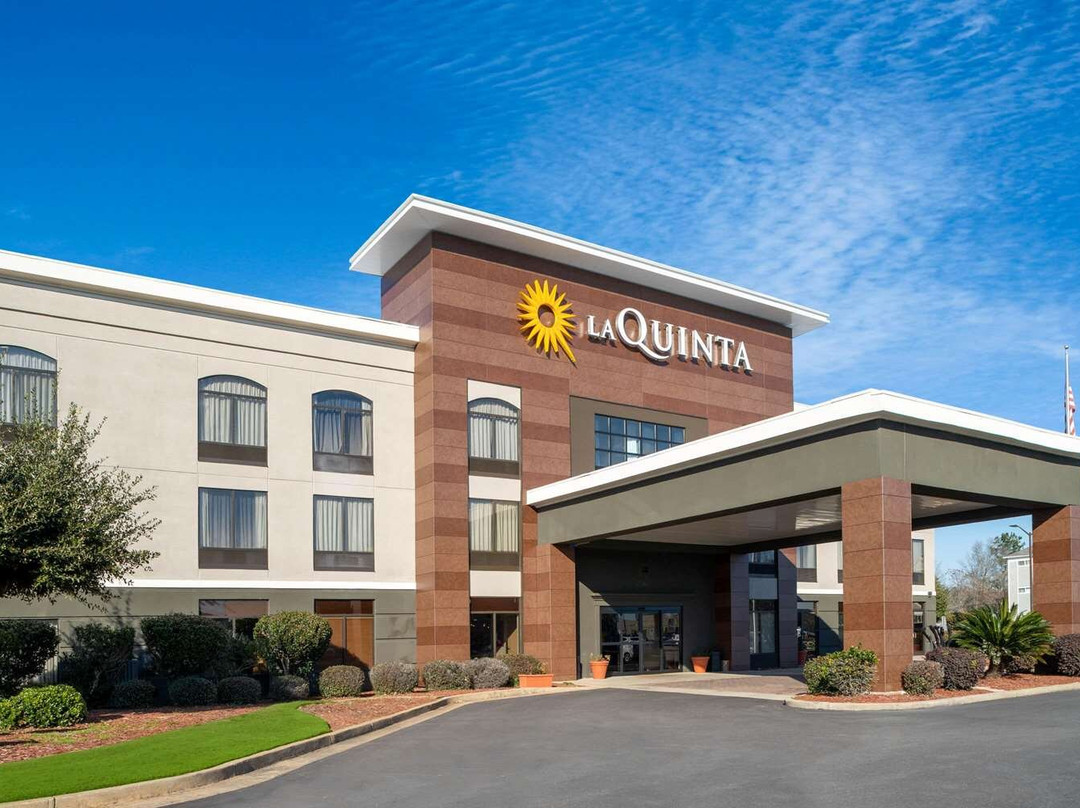 阿尔巴尼拉昆塔温德姆套房酒店