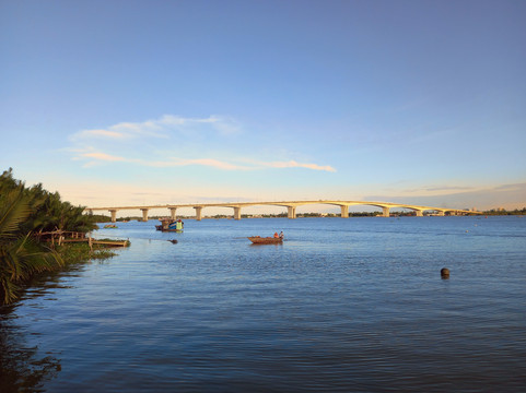 Coco River Restaurant & Bar