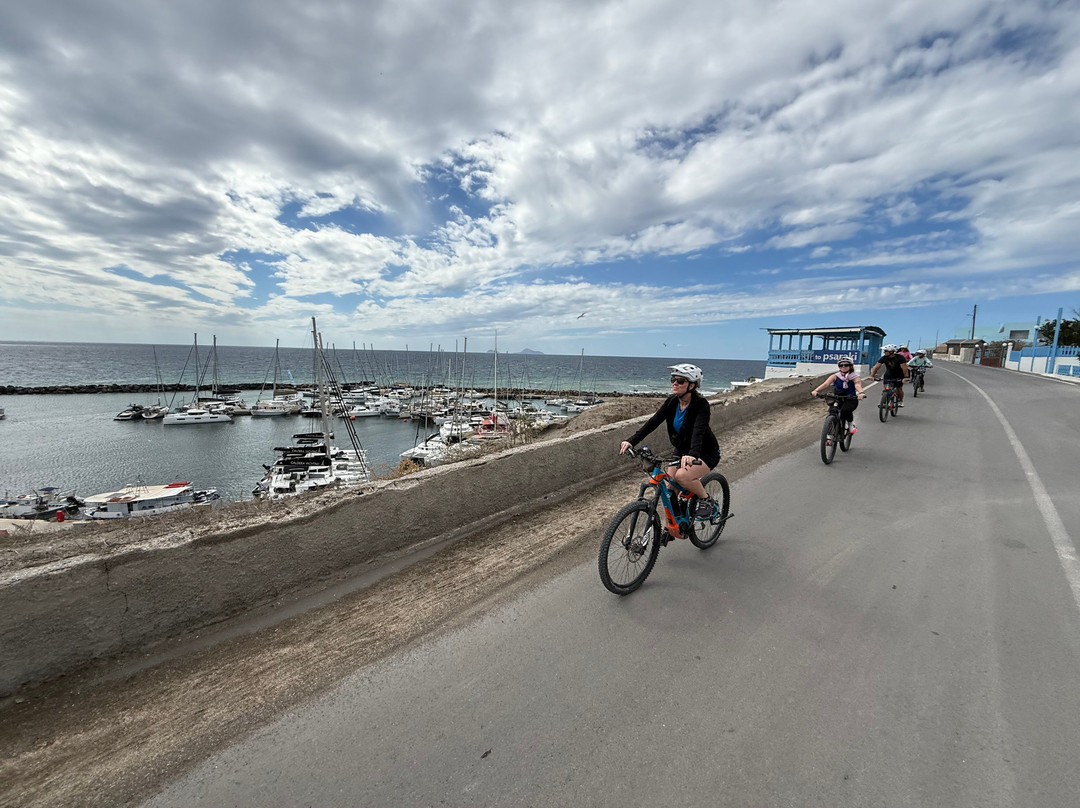 Santorini MTB Adventures-佩里沃罗必去景点