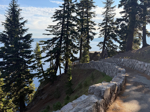 Sinnott Memorial Overlook-火山湖国家公园必去景点