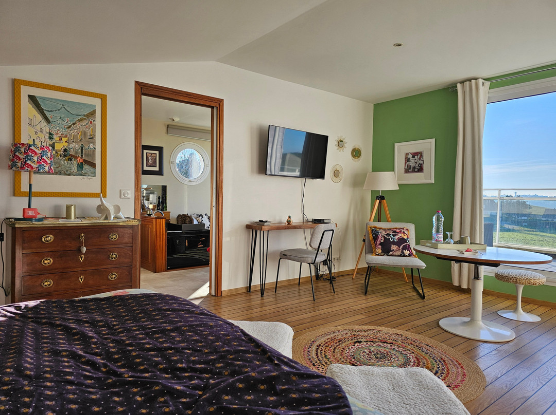 菲尼特雷海之酒店主图