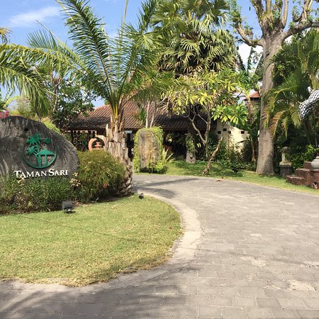 巴厘岛塔曼纱丽水疗度假村主图