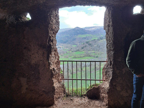 Site Troglodyte de Jonas - Forteresse médiévale et chapelle romane-Saint-Pierre-Colamine必去景点