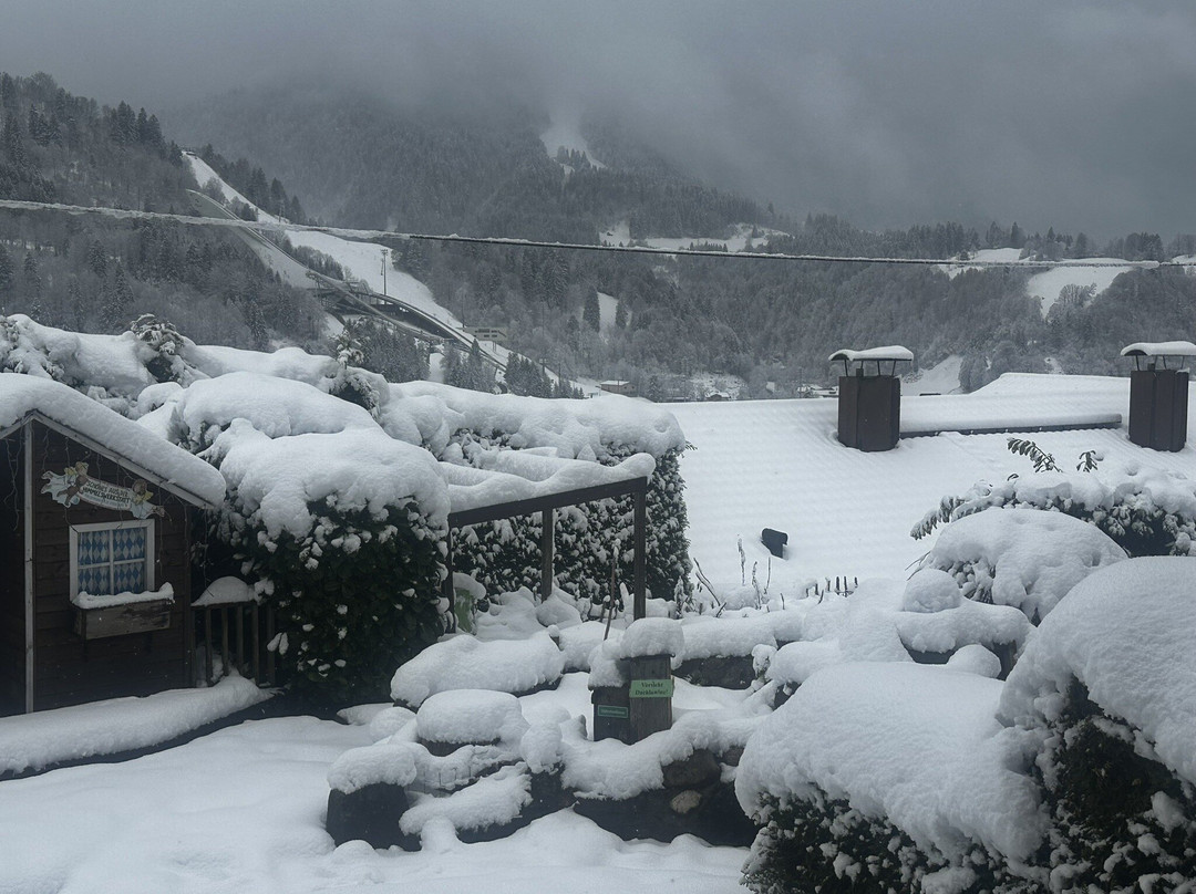 祖尔远景装饰酒店主图