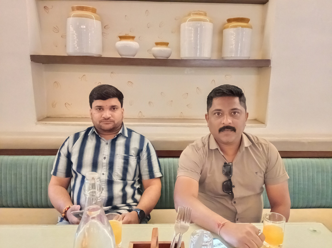 高拉普尔雷森帝Regenta Place旅馆主图