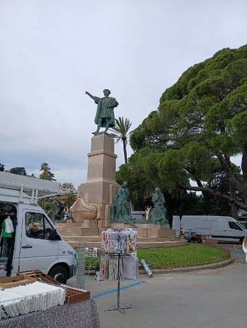 Monumento a Cristoforo Colombo-拉帕洛必去景点