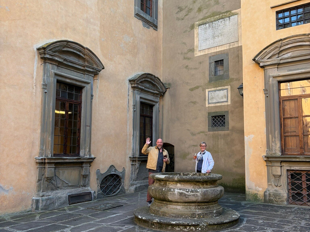 蒙地古弗尼城堡主图