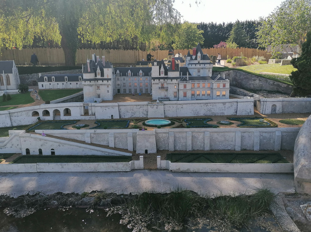 Parc Mini-Châteaux-昂布瓦斯必去景点