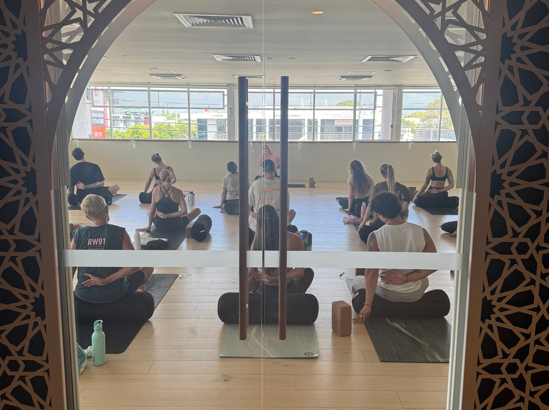 Flolo Studio Mermaid Beach - Yoga & Pilates-美人鱼海滩必去景点