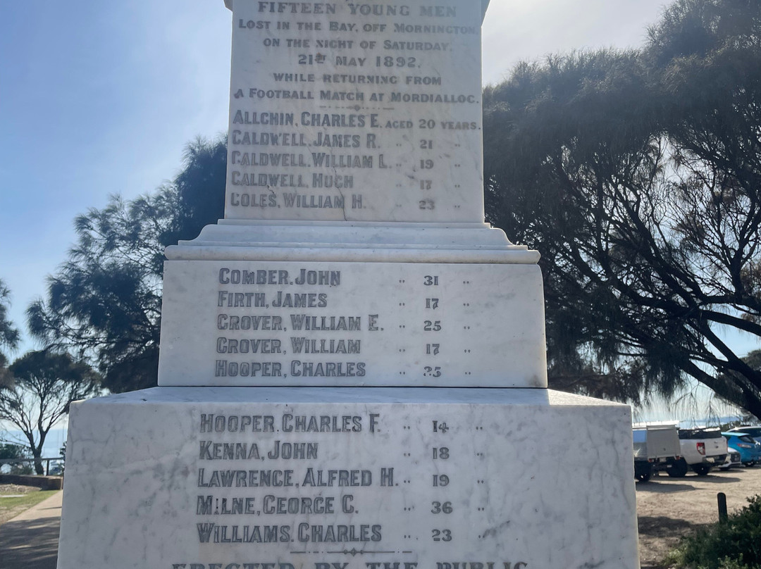 Football Disaster Memorial-莫宁顿必去景点