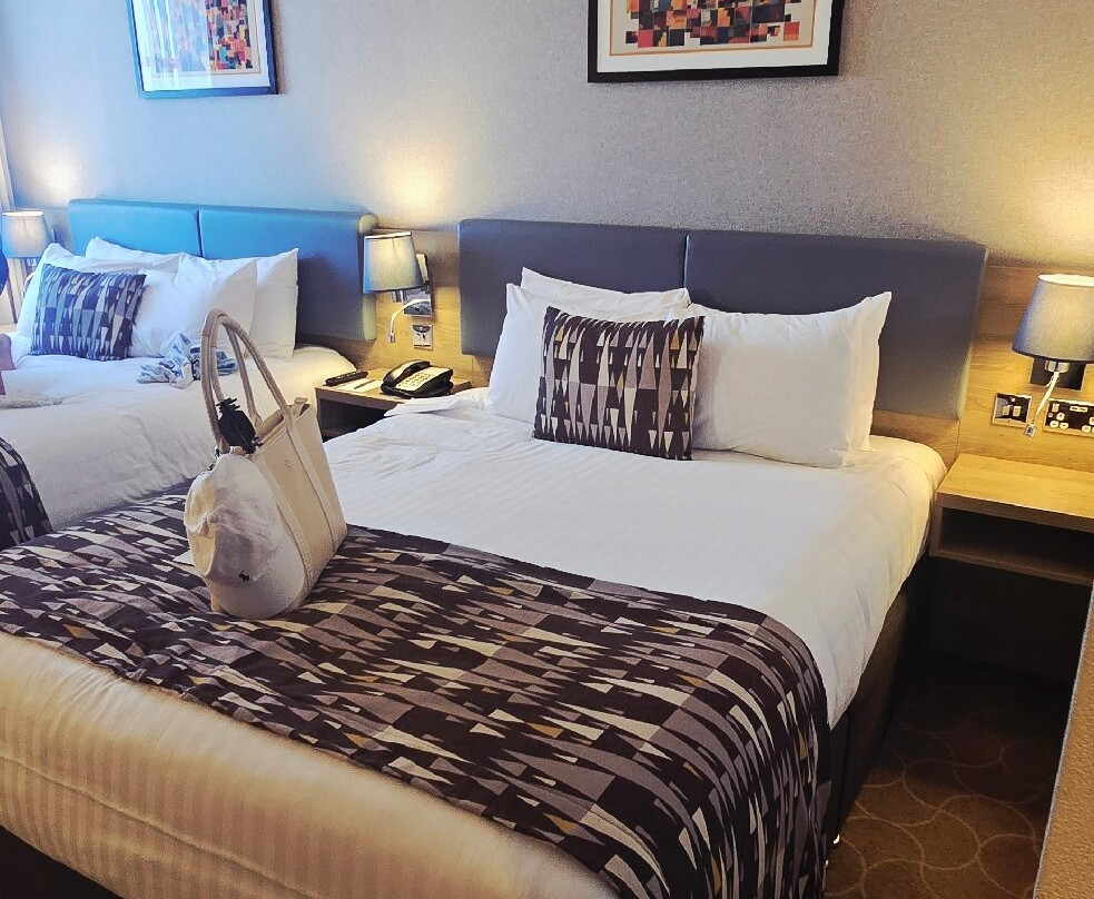 Holiday Inn 埃尔斯米尔港/柴郡橡树主图