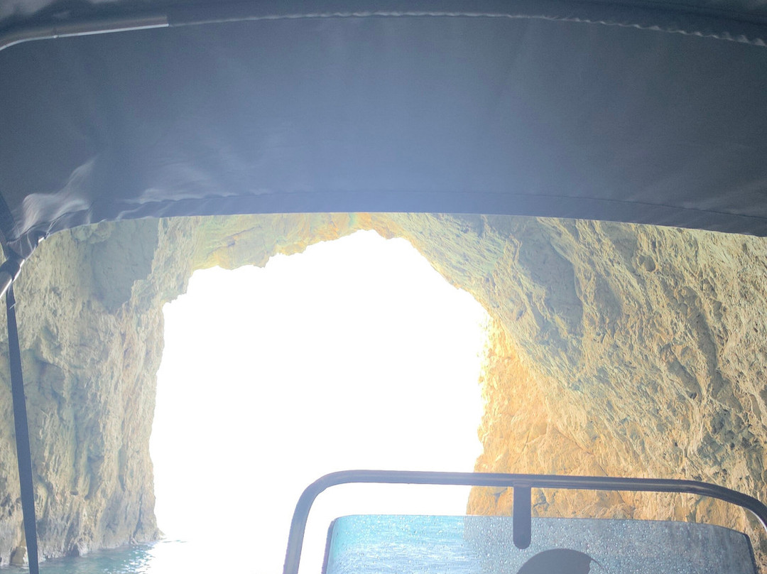 Fioro Boat Rentals-Agios Sostis必去景点