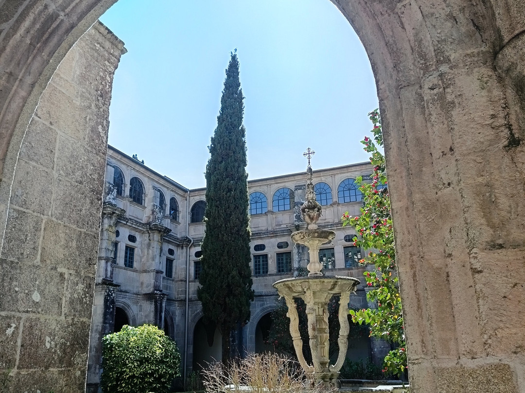 Monasterio de San Julian de Samos-Samos必去景点