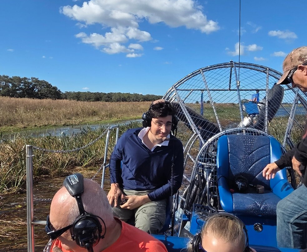 Grape Hammock Airboat & Alligator Tours-莱克威尔士必去景点