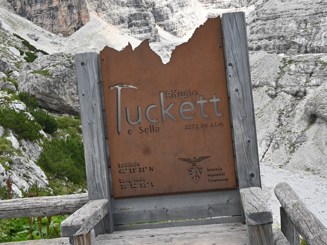 Rifugio Tuckett e Sella-马多纳迪坎皮格里奥必去景点