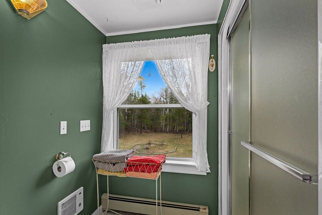 Home In The Pines Bed & Breakfast-浴室
