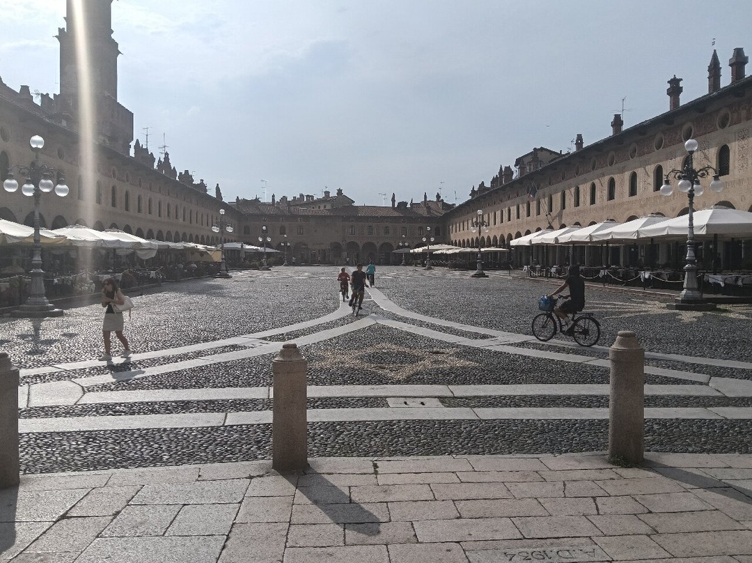 Piazza Ducale-维杰瓦诺必去景点
