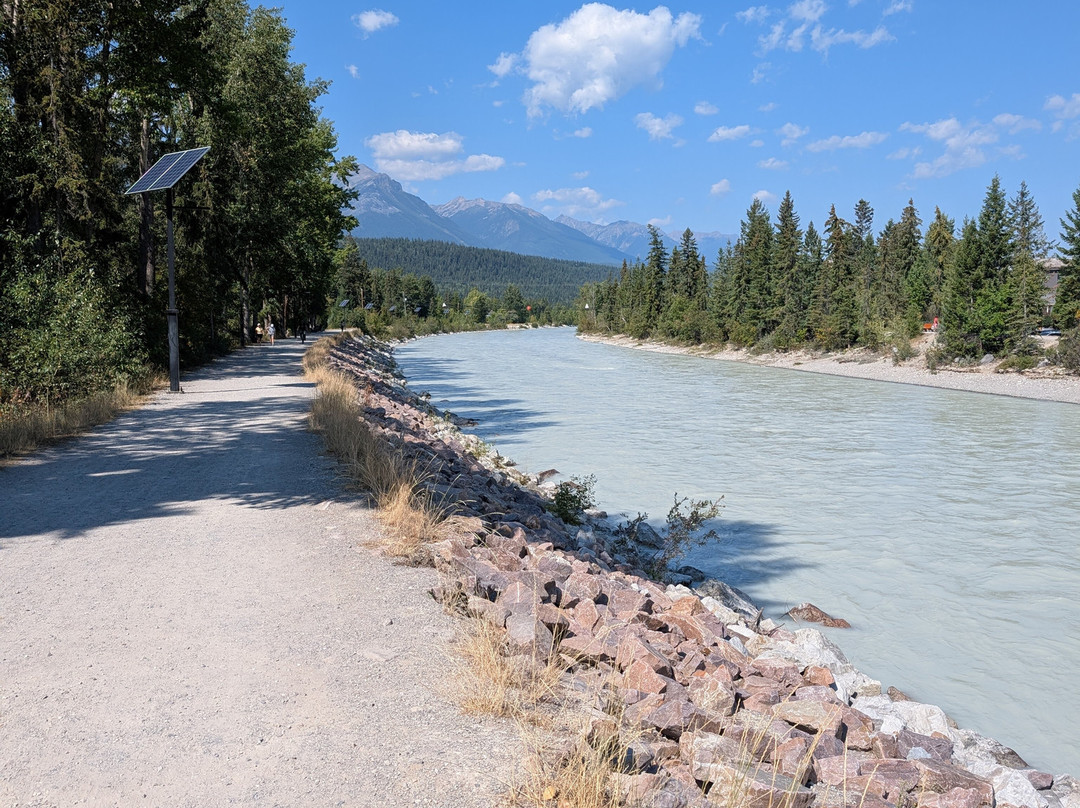 Kicking Horse Pedestrian Bridge-戈尔登必去景点