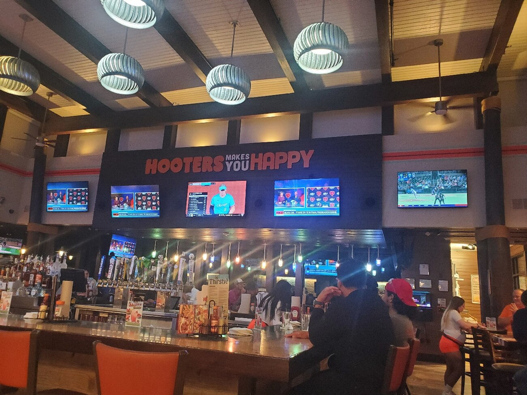Hooters
