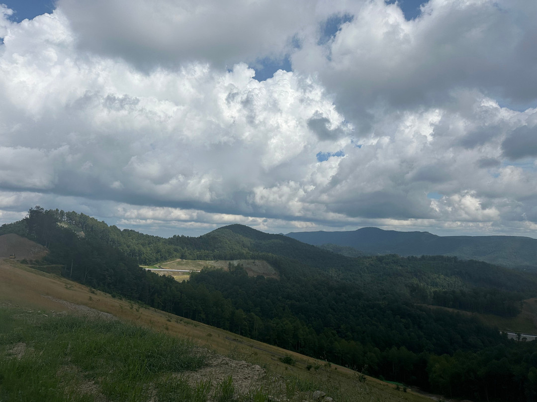 Lovers Leap Scenic Overlook-Meadows of Dan必去景点