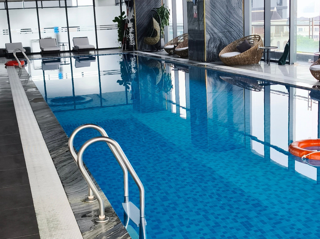 下龙湾德拉西酒店 - 现代湾景度假胜地主图