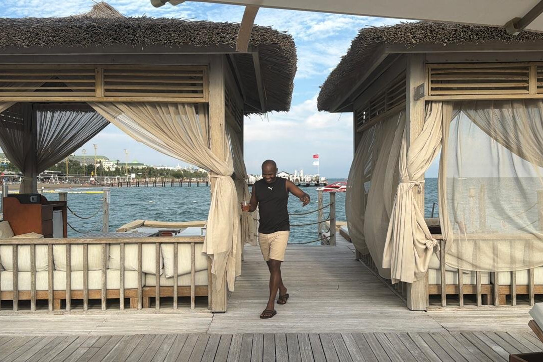 泰坦尼克豪华酒店拉拉主图