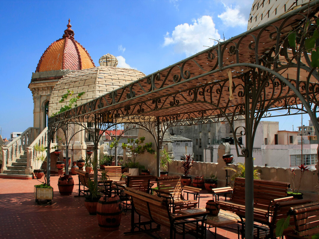 拉奎尔酒店主图