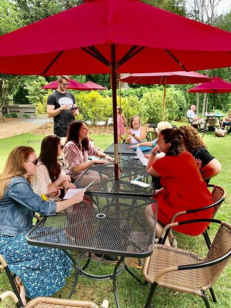 Potter's Craft Cider at The Bridge Progressive Arts Initiative-夏洛茨维尔必去景点