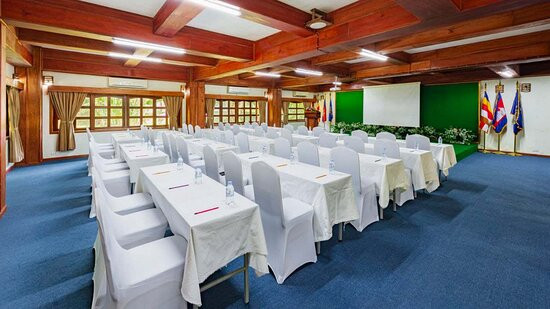 Royal Mayura Resort Hotel主图