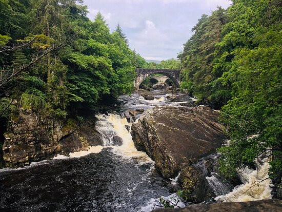 Invermoriston Falls景点图片