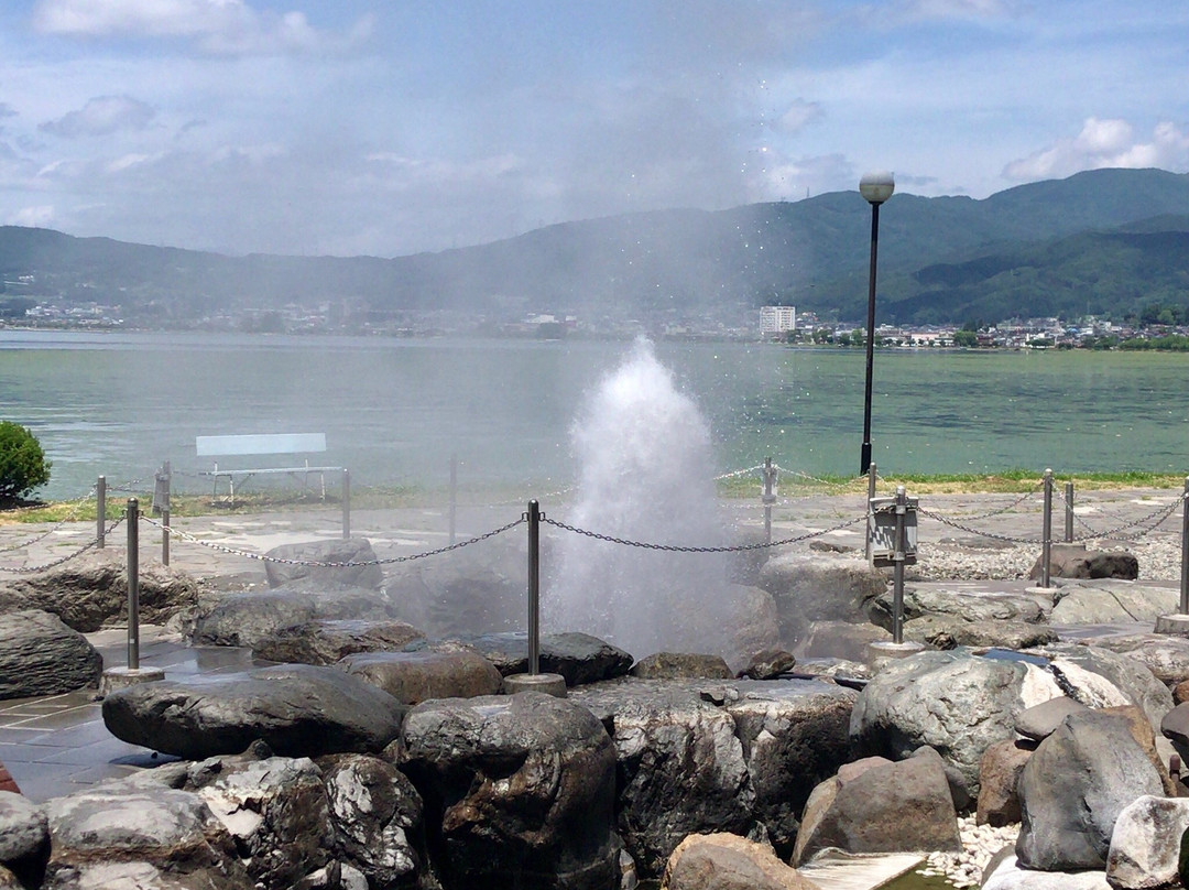 Lake Suwa Geyser Center景点图片