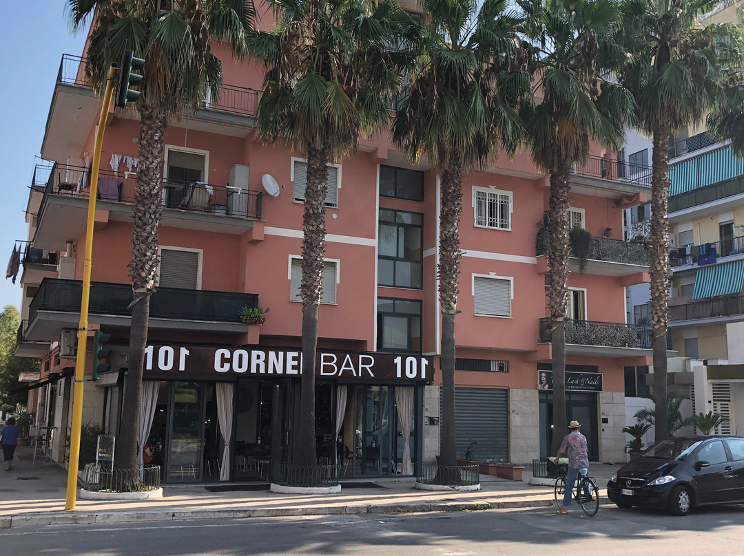 101 Corner Bar