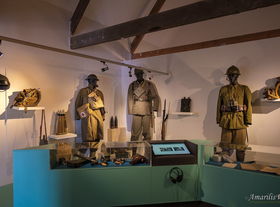 Museum Cabour Woii & 2/4 Lansiers