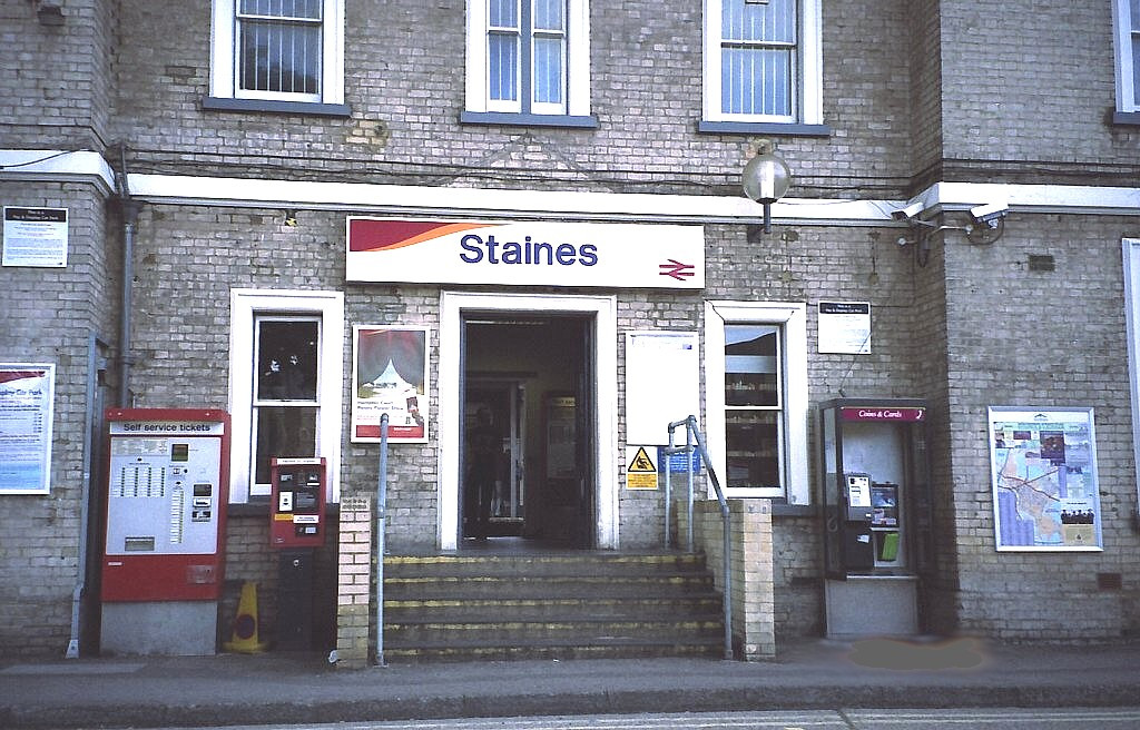 Staines Railway Station景点图片