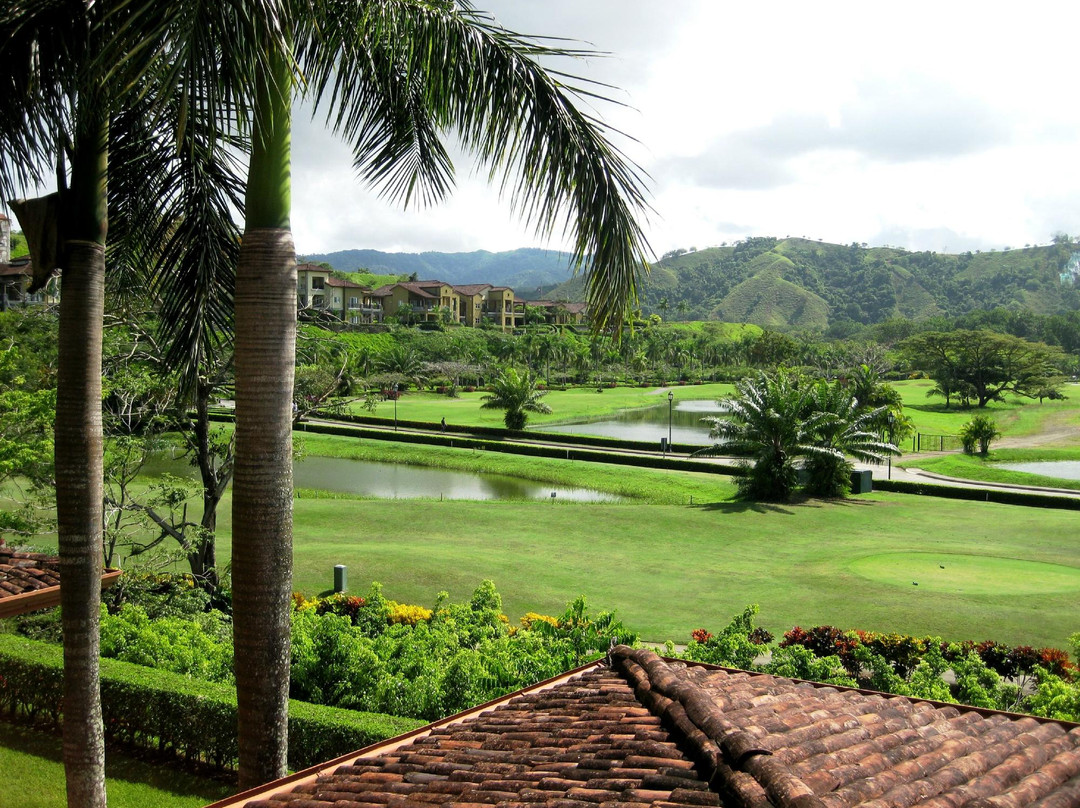 Colina Condominium