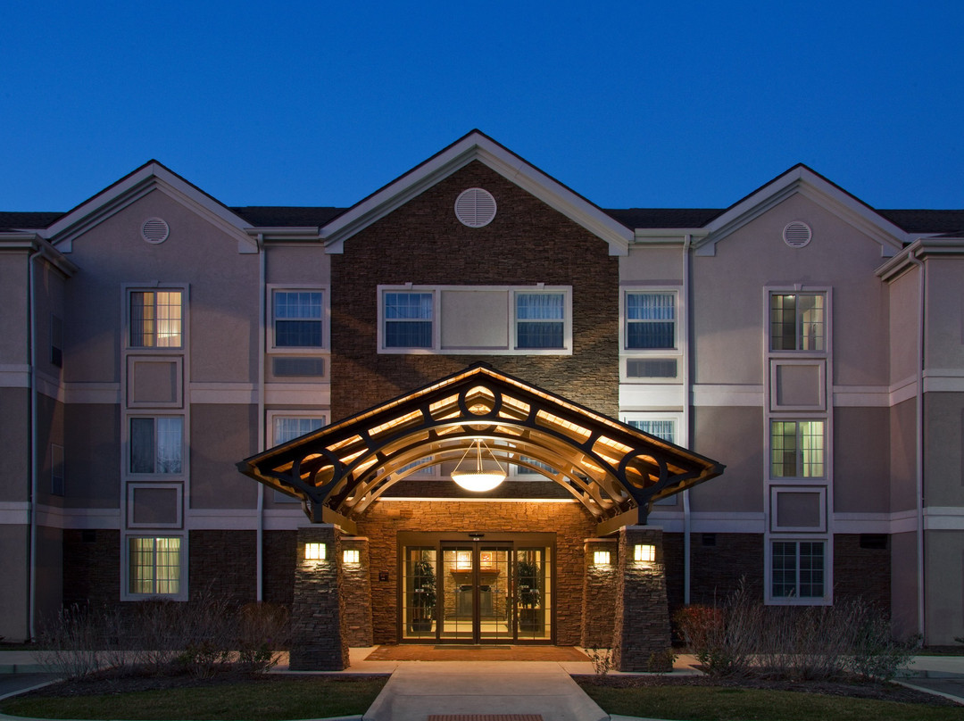 韦恩堡驻桥套房酒店主图