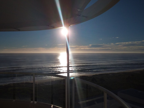 丽晶海滩酒店主图