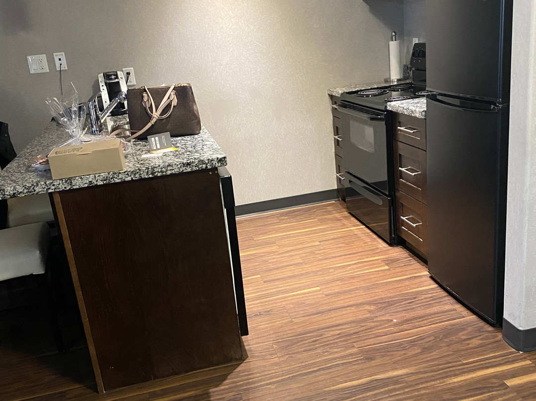 Home Inn & Suites - Regina Airport West主图