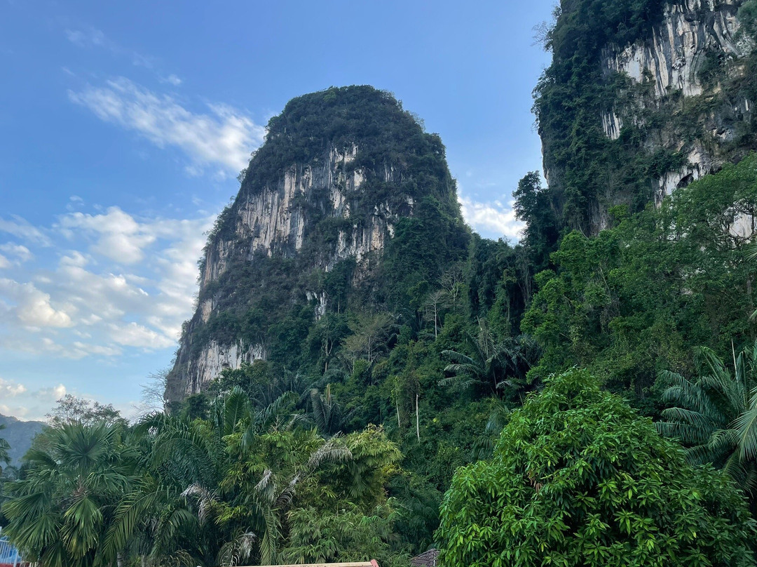 山脉悬崖别墅度假酒店主图