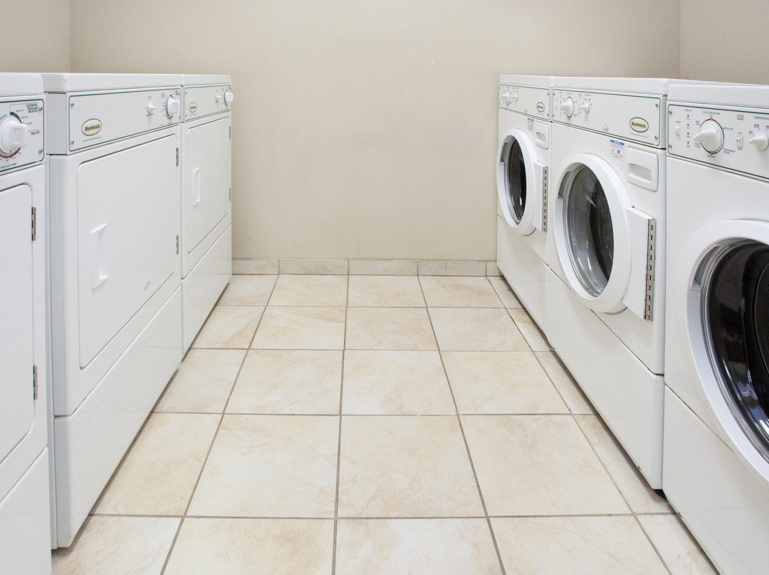 梅里维尔烛木套房酒店主图