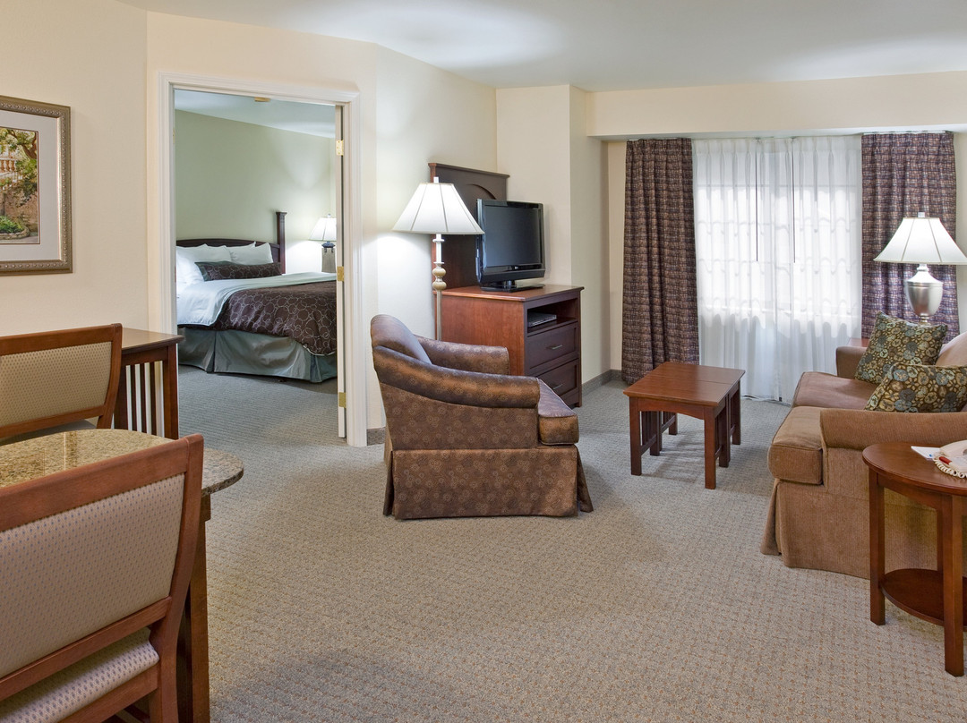 阿克伦斯托凯霍加福尔斯驻桥套房酒店主图